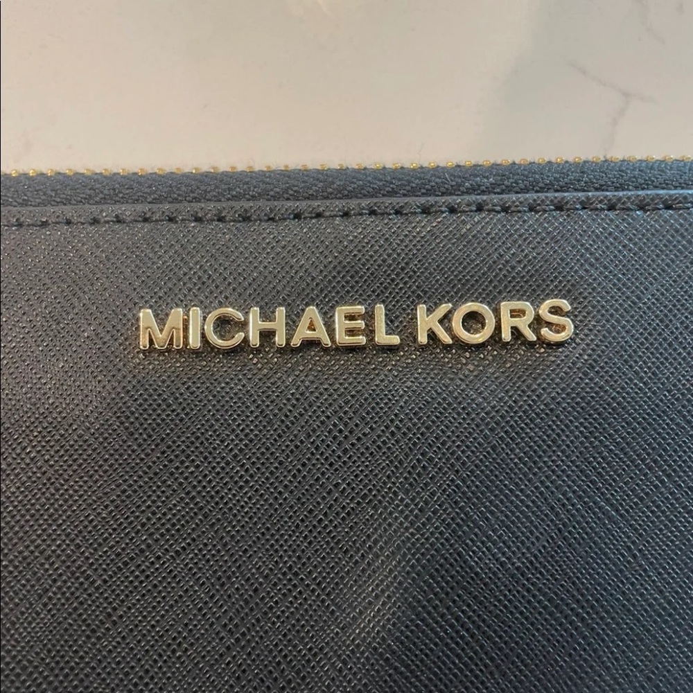 LIKE NEW michael kors wallet